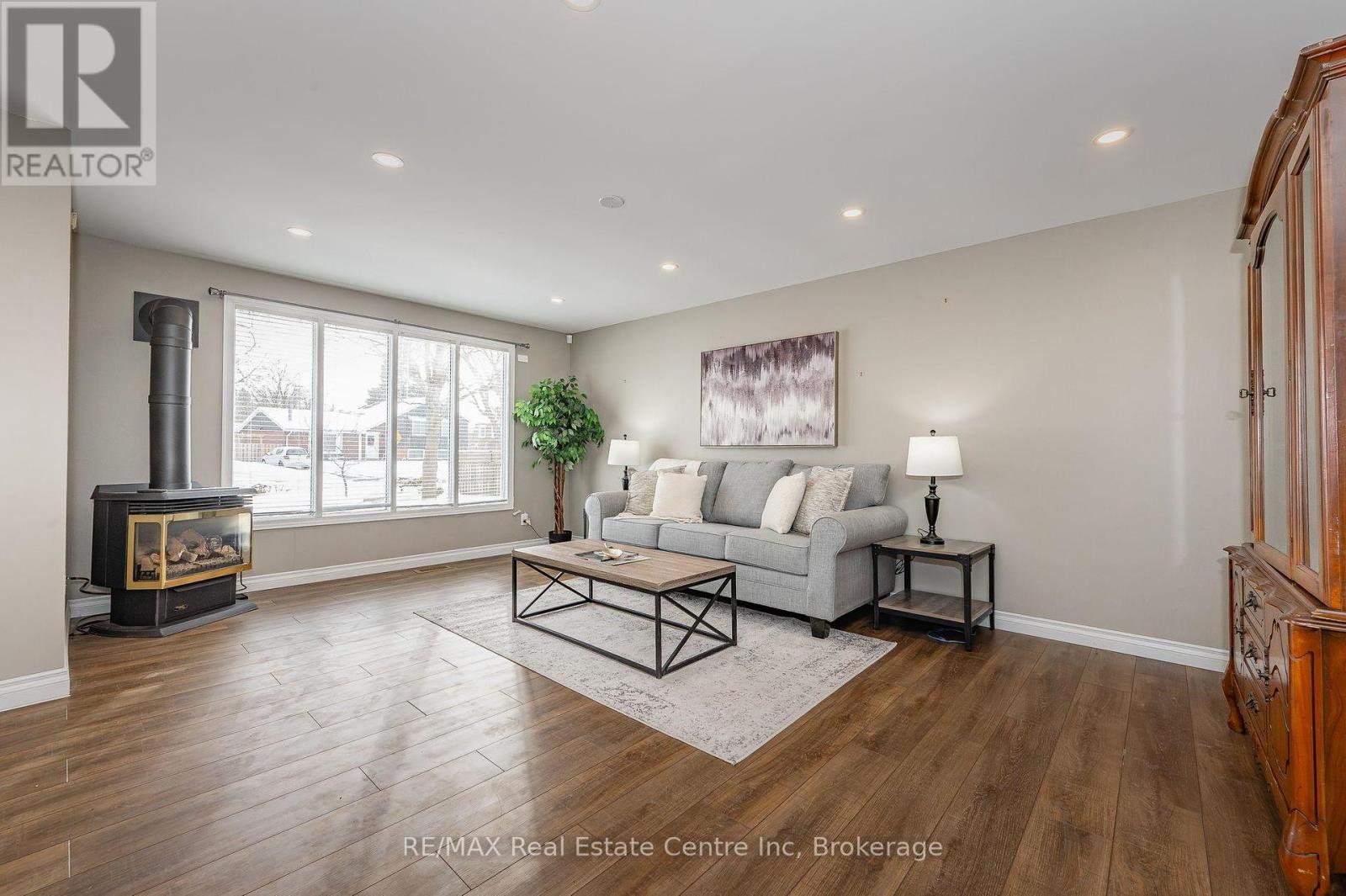 6 Stirling Place, Guelph, Ontario  N1H 6W2 - Photo 6 - X12101969
