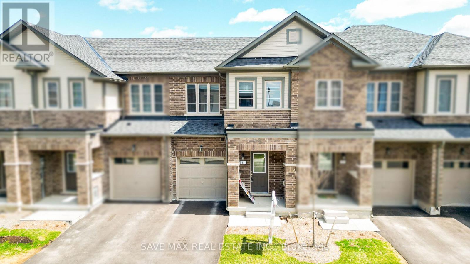 Property at 38 SENAY CIRCLE W image 2