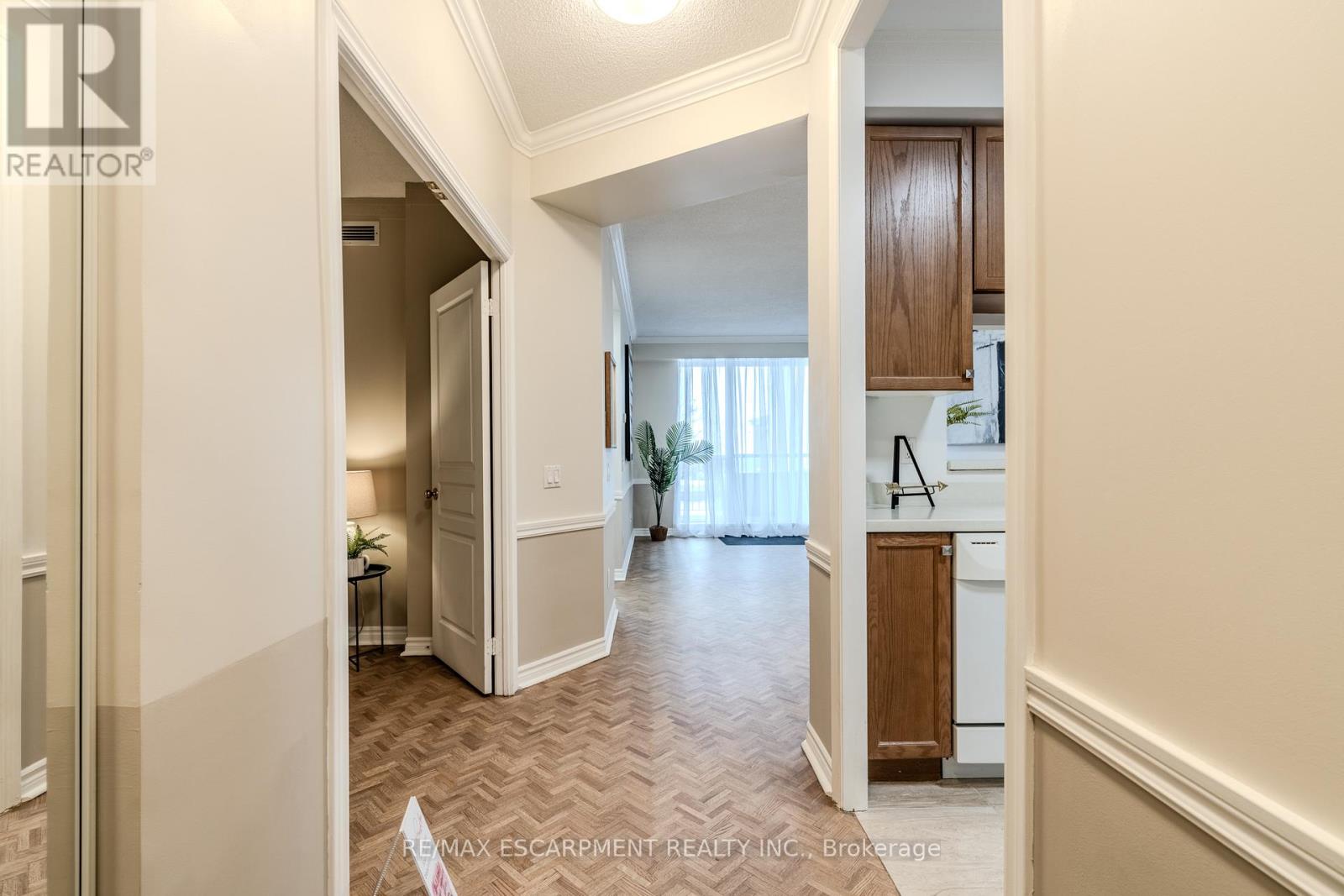 Property at 409 - 1 BELVEDERE COURT image 3