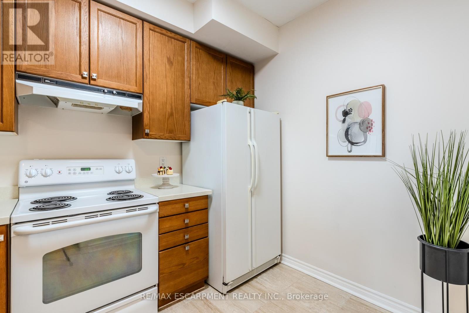 Property at 409 - 1 BELVEDERE COURT image 5