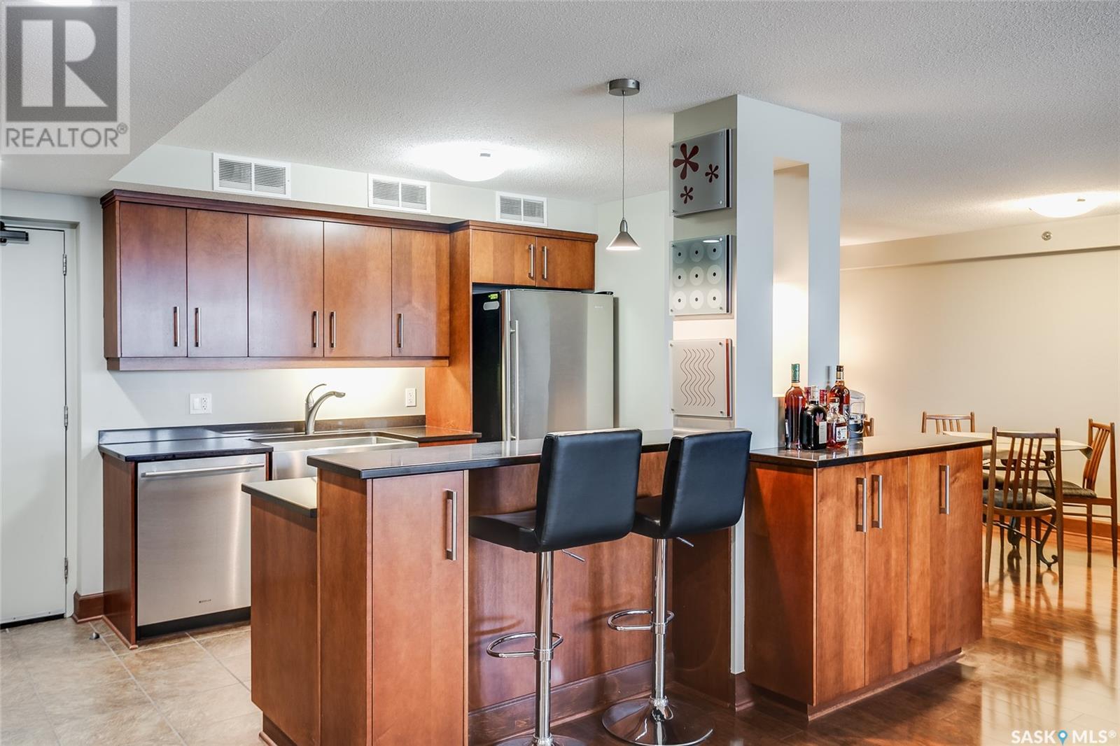 Property at 702 525 3rd AVENUE N image 3