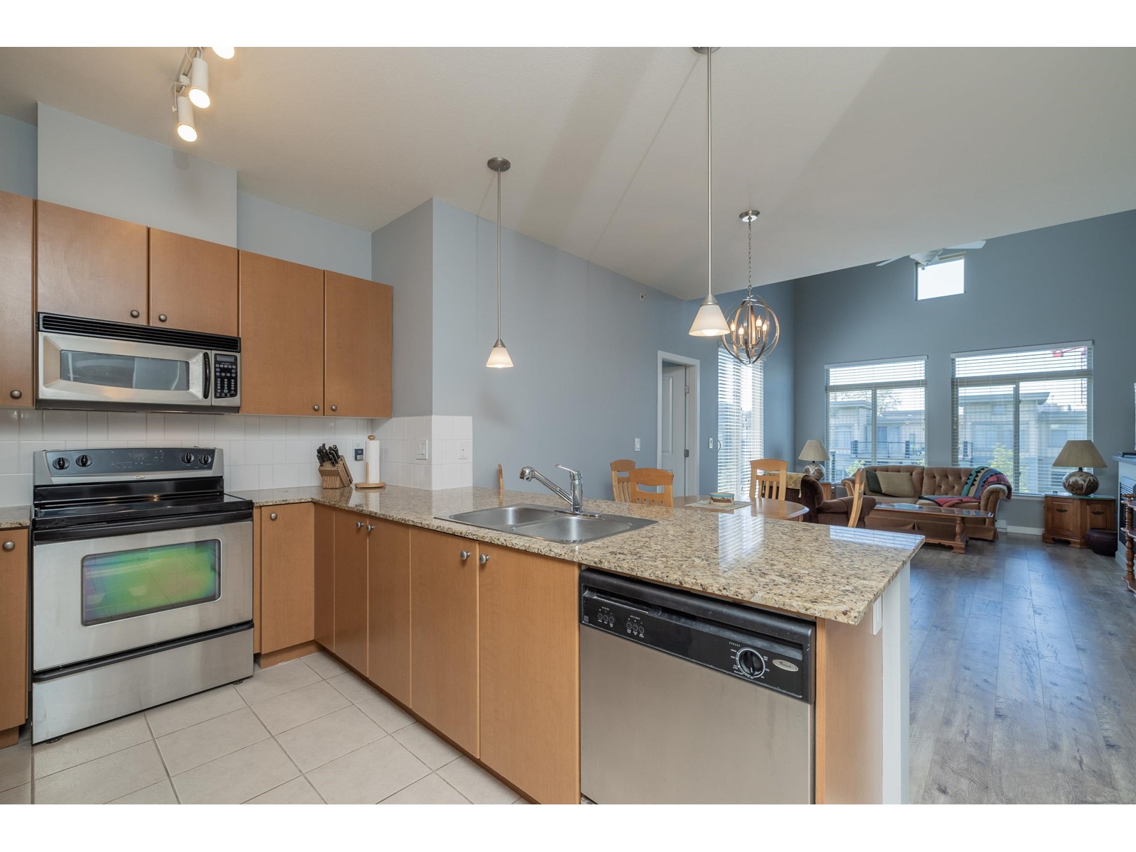 430 15380 102a Avenue, Surrey, British Columbia  V3R 0B3 - Photo 5 - R2993986