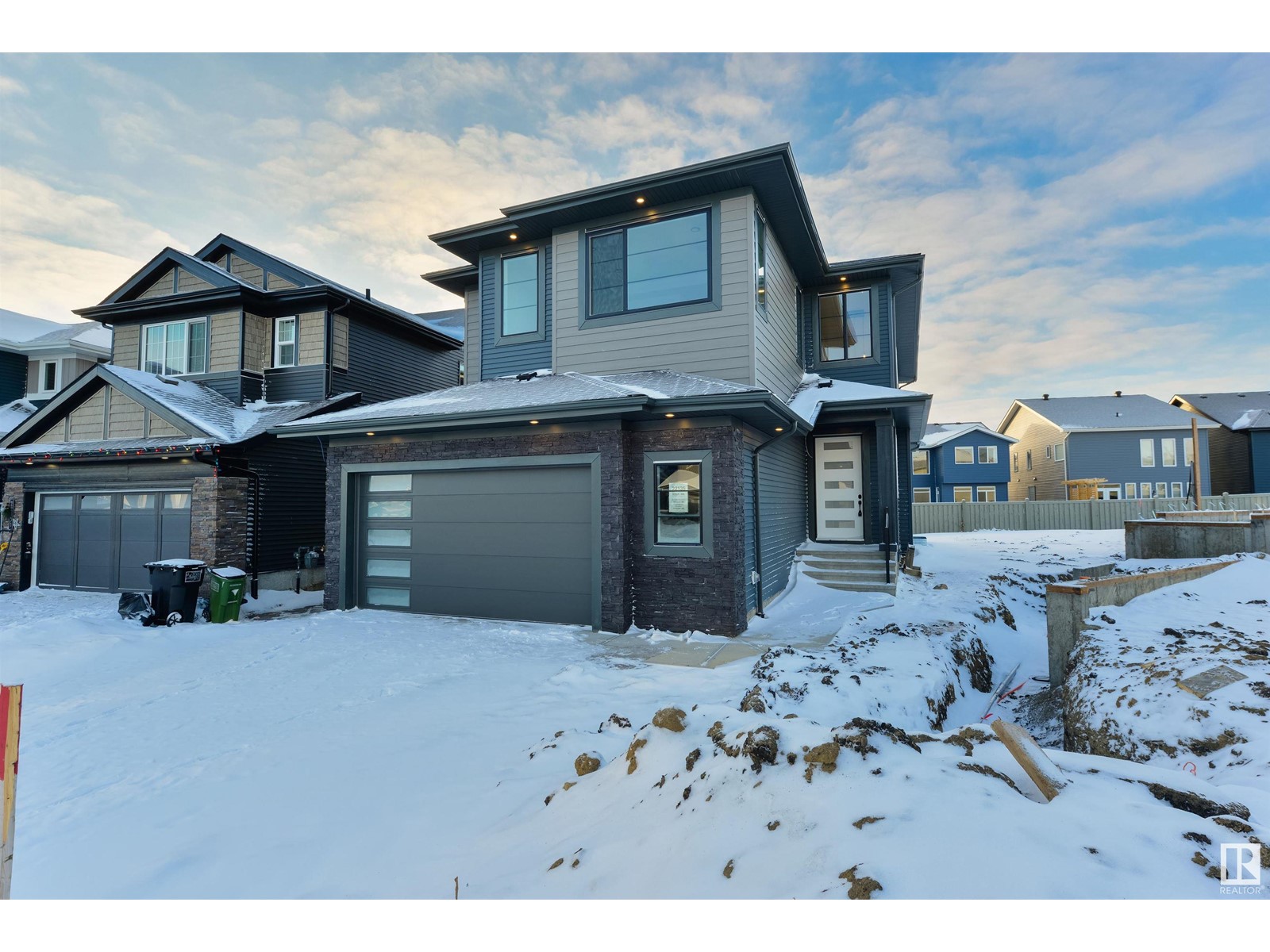 Property at 22135 81 AV NW image 3