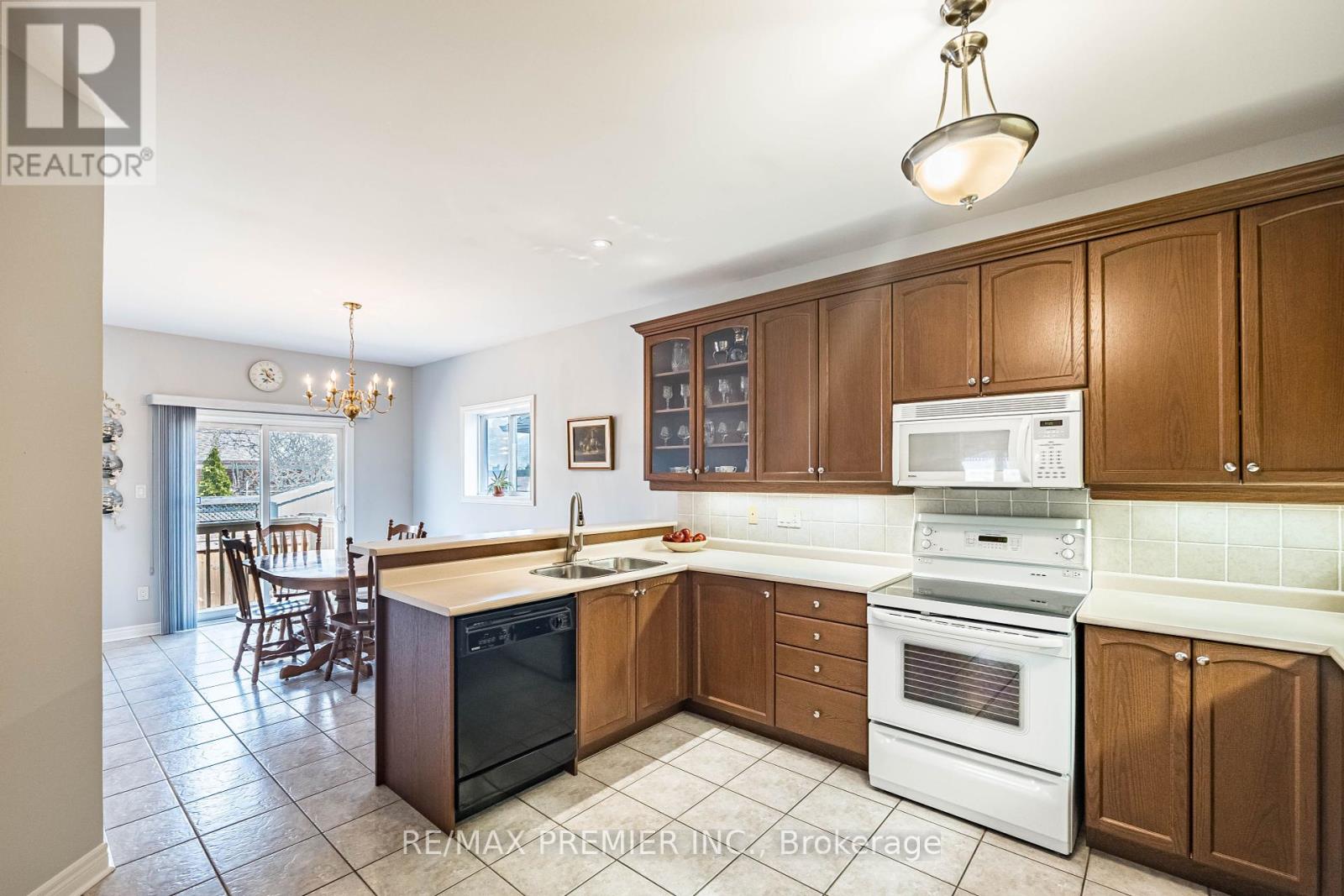 12 Amalfi Court, Vaughan, Ontario  L4L 9S2 - Photo 11 - N12101991