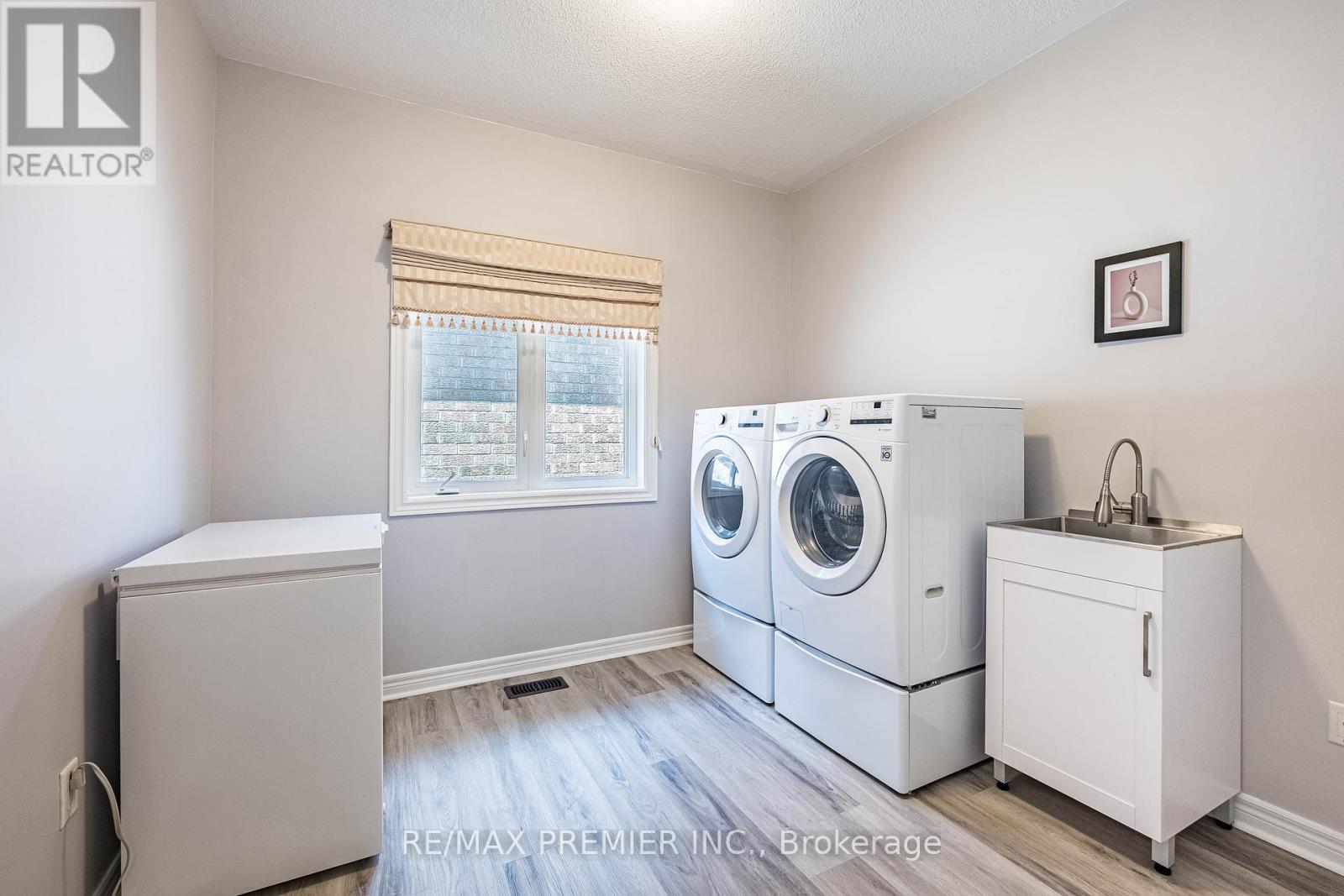 12 Amalfi Court, Vaughan, Ontario  L4L 9S2 - Photo 24 - N12101991