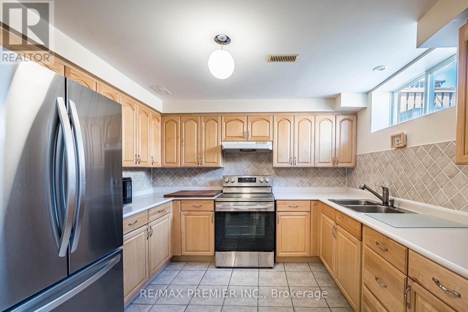 12 Amalfi Court, Vaughan, Ontario  L4L 9S2 - Photo 34 - N12101991