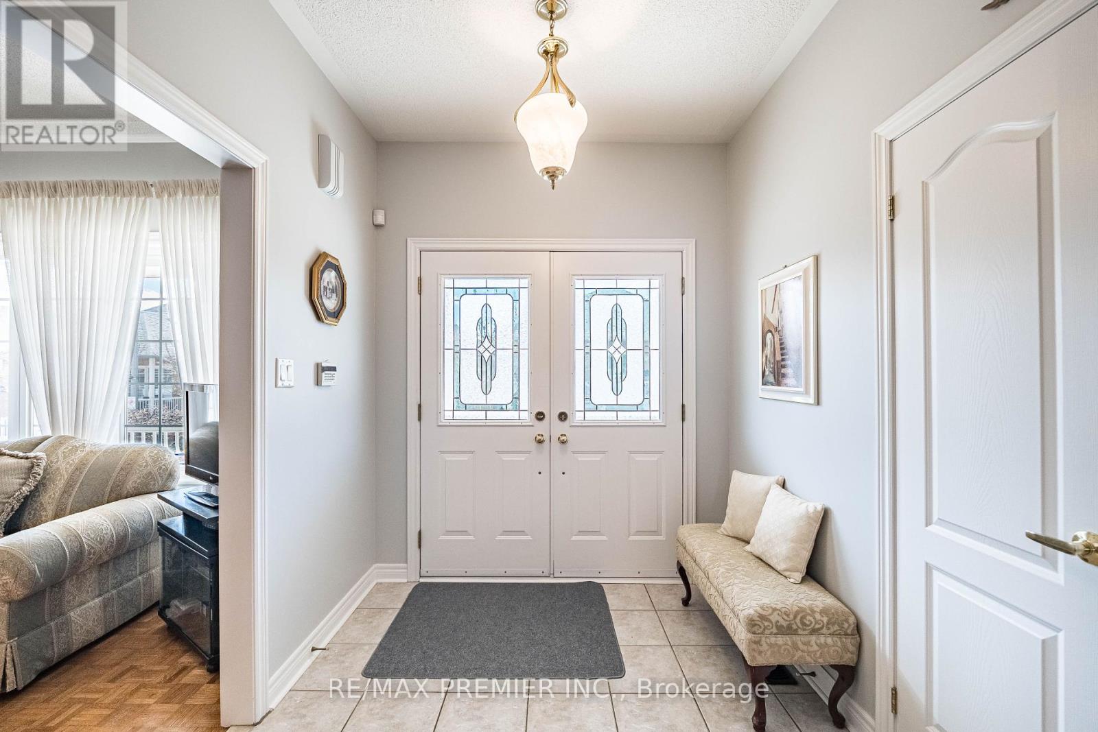 12 Amalfi Court, Vaughan, Ontario  L4L 9S2 - Photo 6 - N12101991