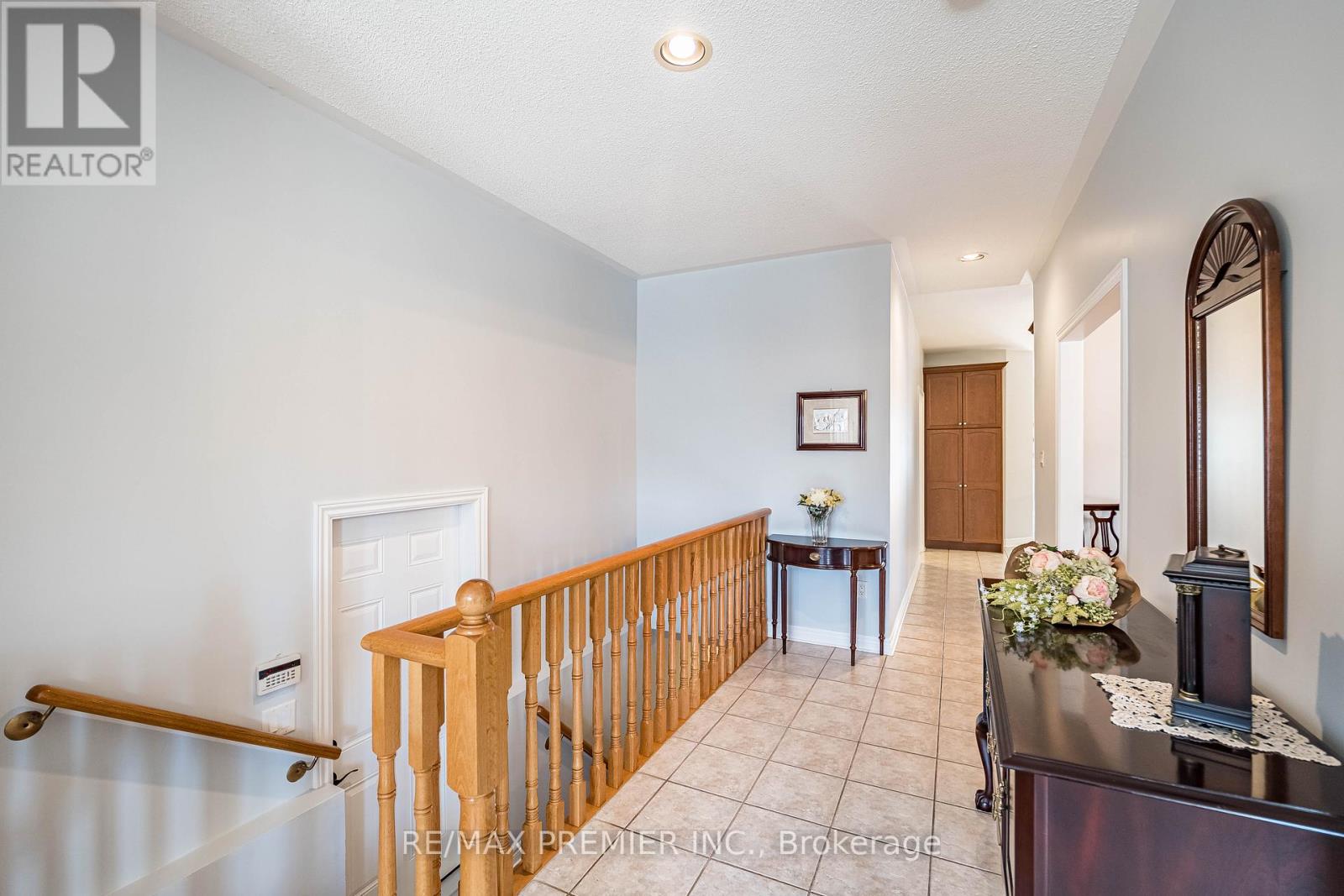12 Amalfi Court, Vaughan, Ontario  L4L 9S2 - Photo 7 - N12101991