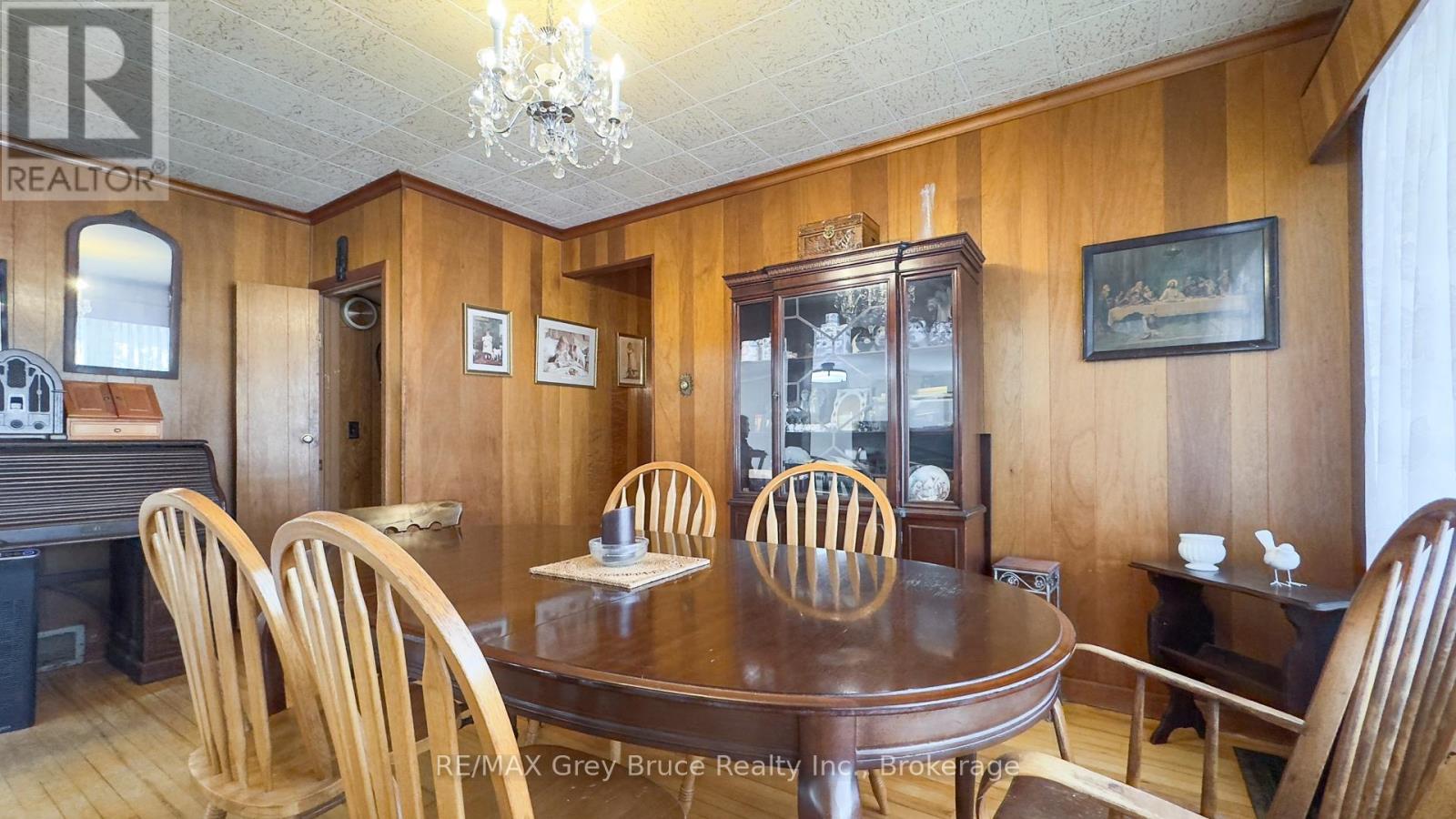 868 16th Street W, Georgian Bluffs, Ontario  N4K 6V5 - Photo 17 - X12101668