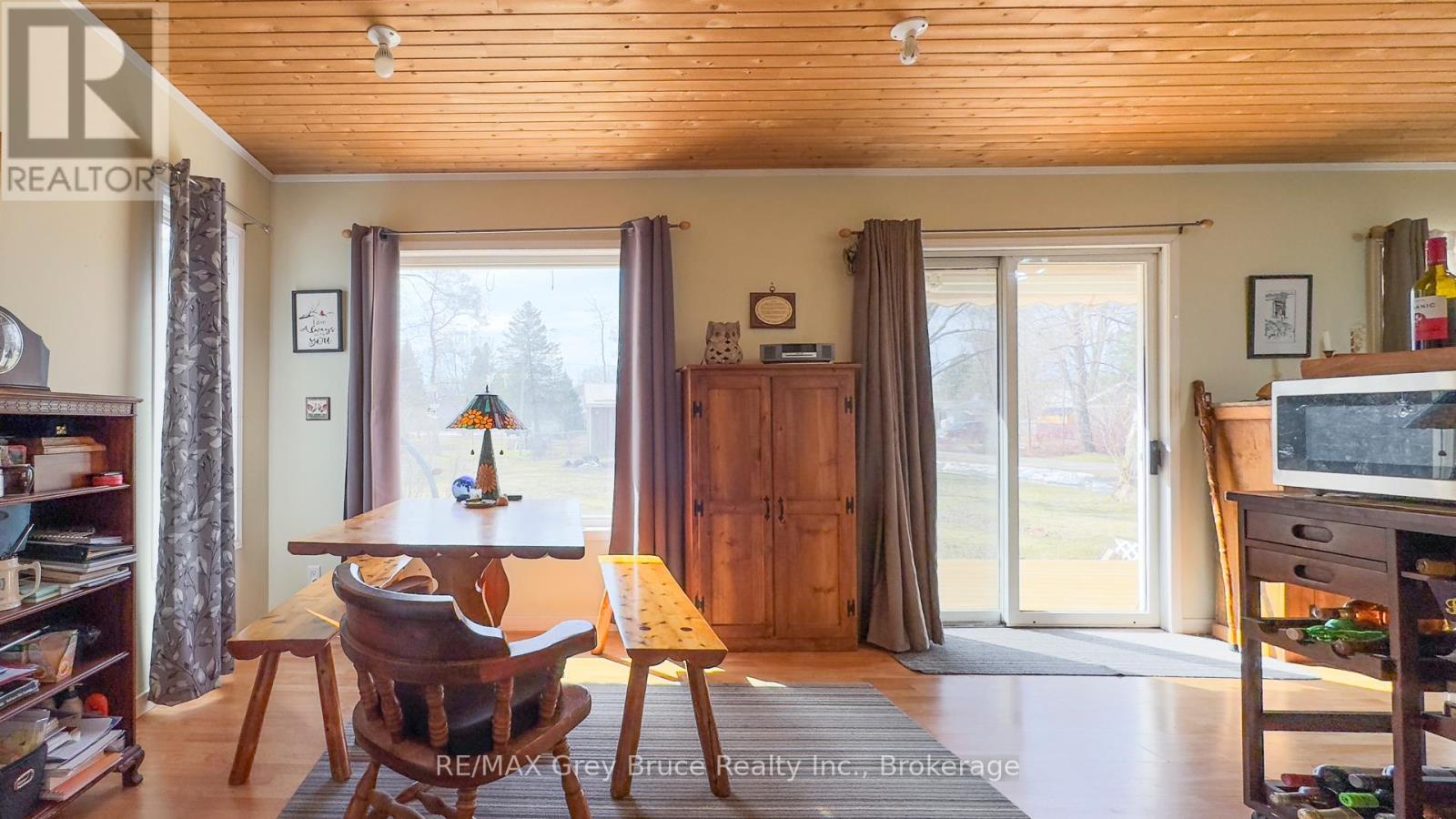 868 16th Street W, Georgian Bluffs, Ontario  N4K 6V5 - Photo 11 - X12101668