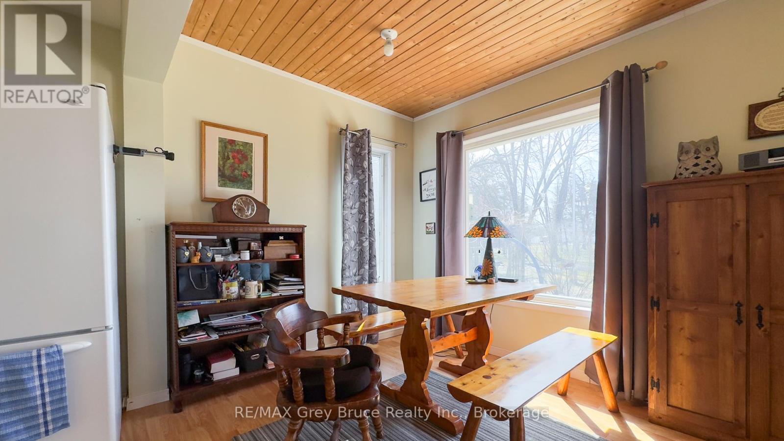 868 16th Street W, Georgian Bluffs, Ontario  N4K 6V5 - Photo 12 - X12101668