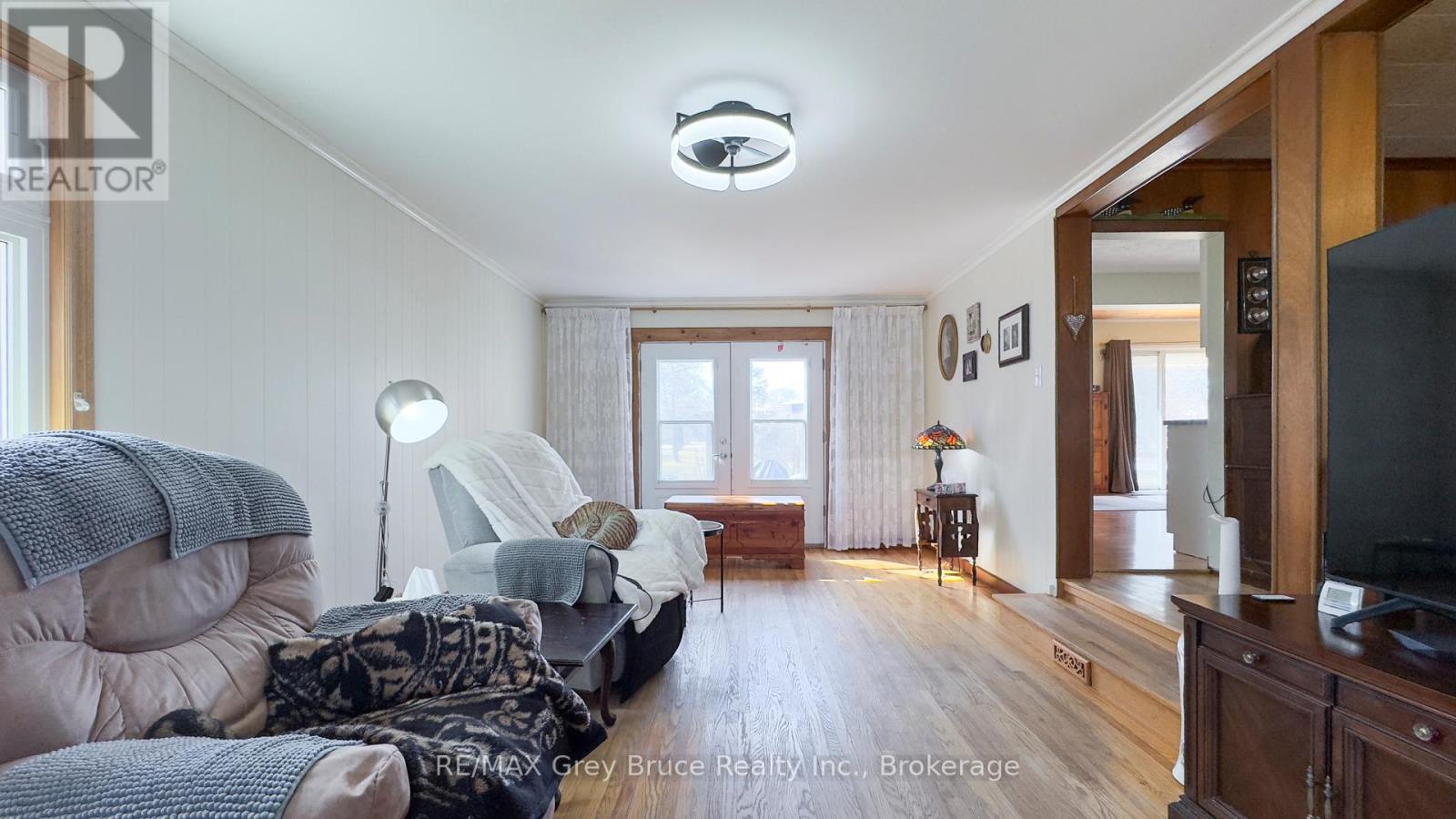 868 16th Street W, Georgian Bluffs, Ontario  N4K 6V5 - Photo 7 - X12101668