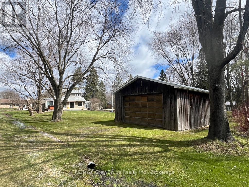 868 16th Street W, Georgian Bluffs, Ontario  N4K 6V5 - Photo 37 - X12101668