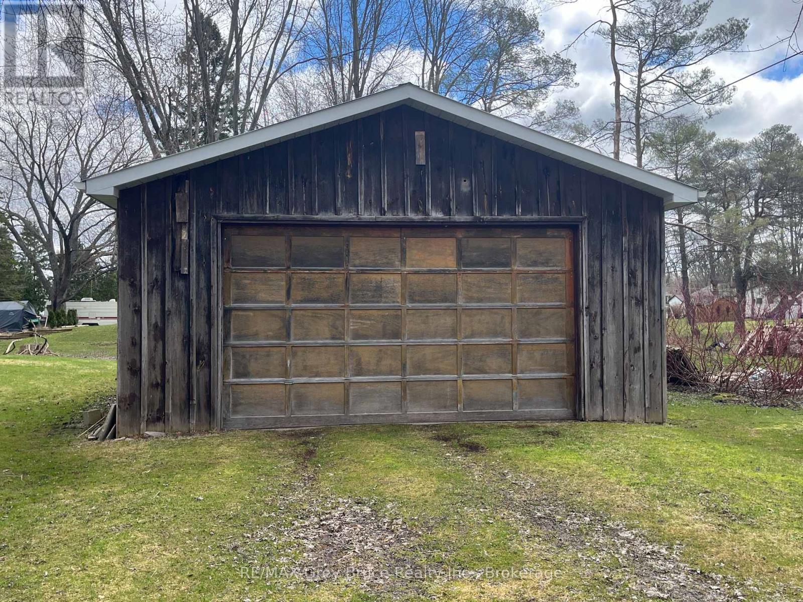 868 16th Street W, Georgian Bluffs, Ontario  N4K 6V5 - Photo 6 - X12101668