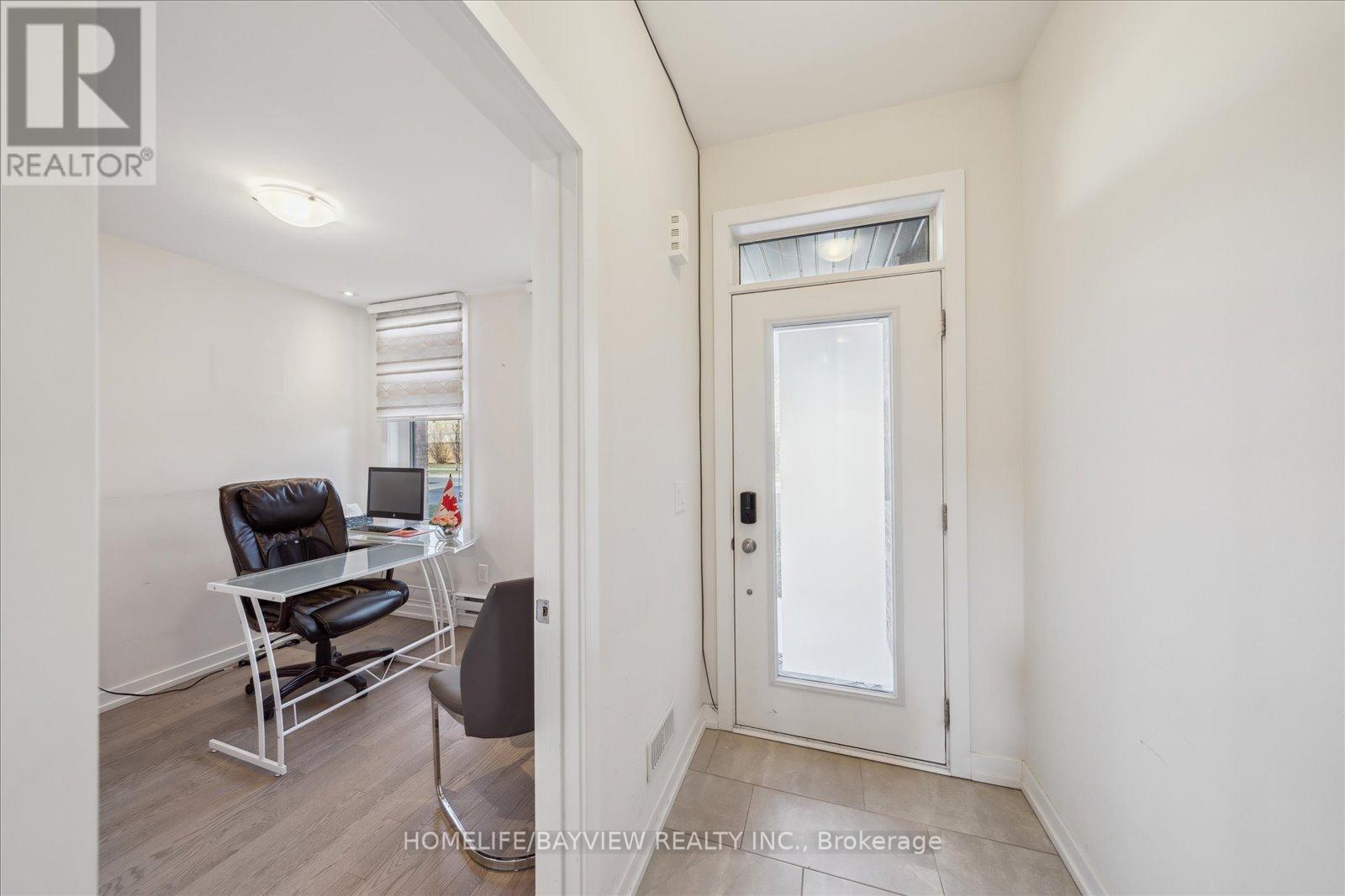 38 Troon Avenue, Vaughan, Ontario  L6A 4Z2 - Photo 5 - N12101816