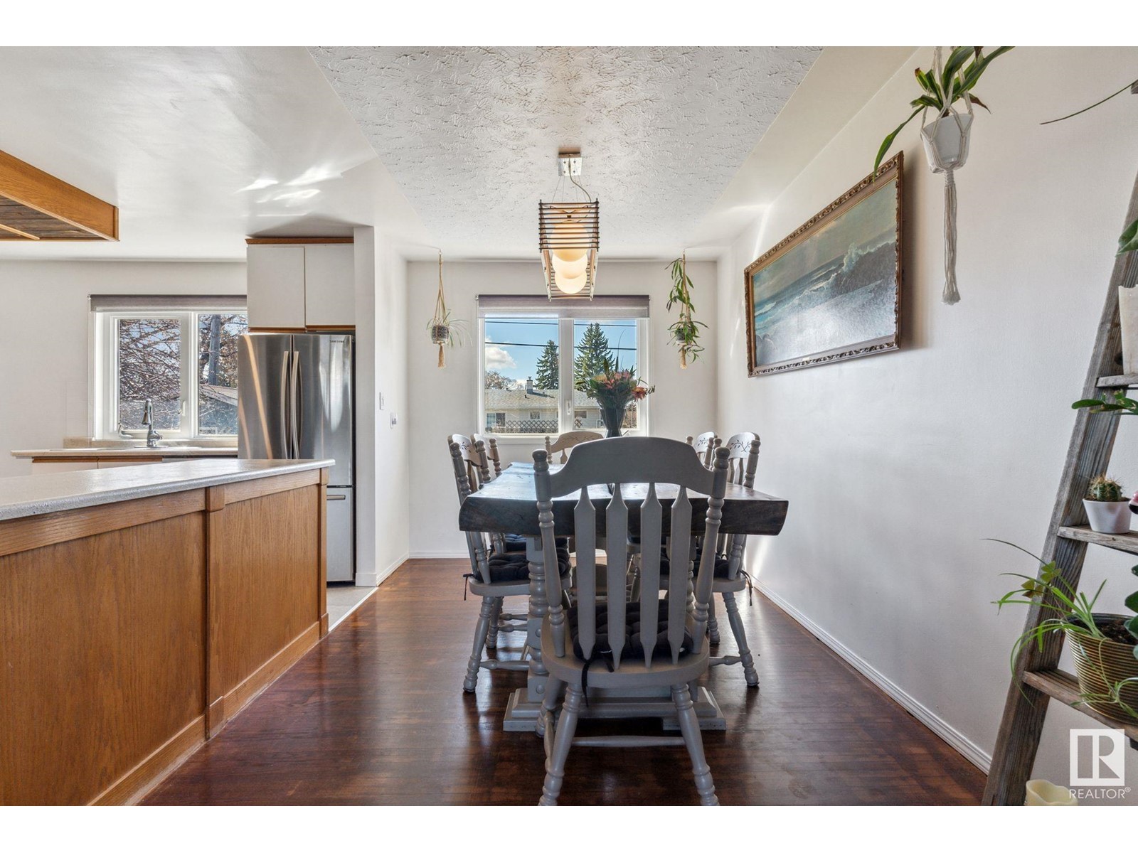 Property at 15729 95 AV NW image 3