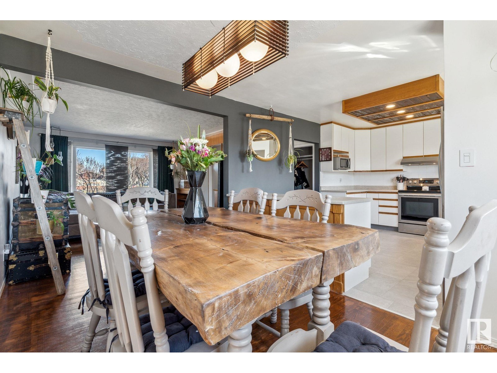 Property at 15729 95 AV NW image 5