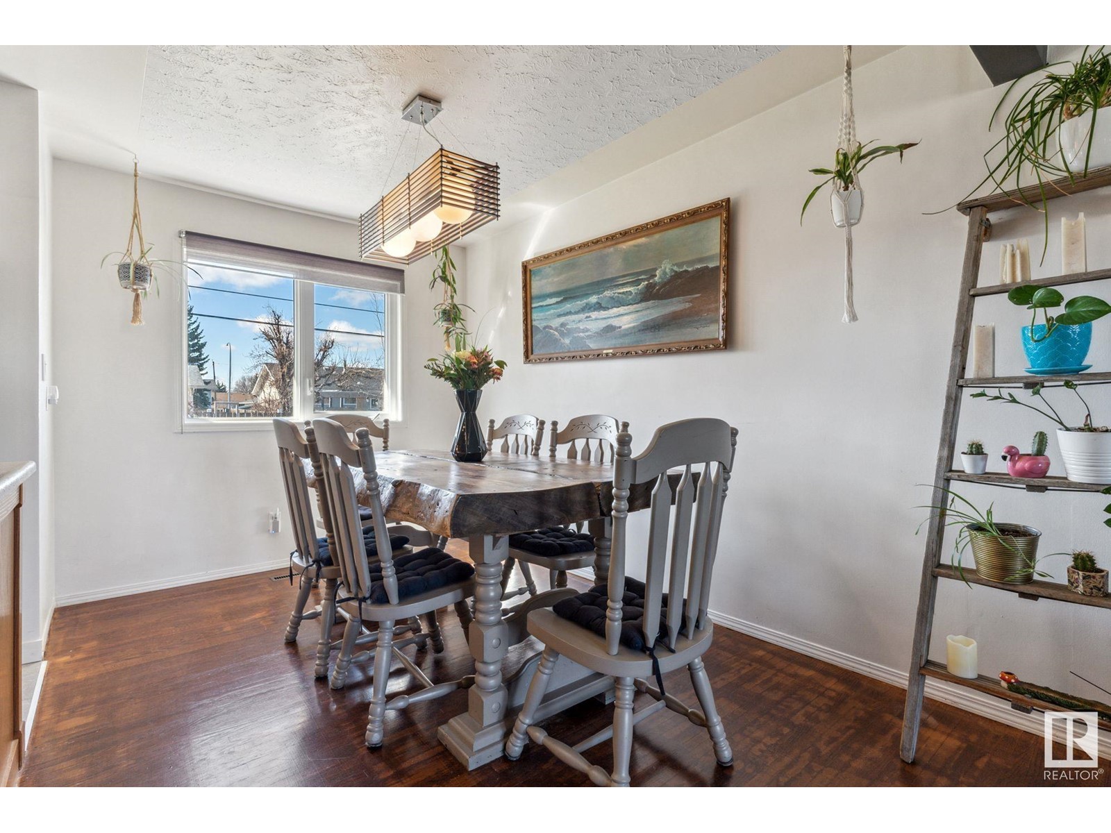 Property at 15729 95 AV NW image 2