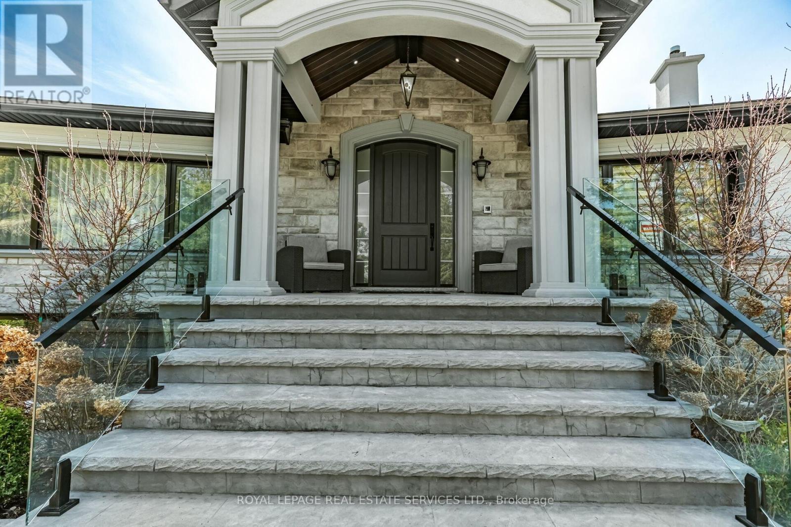 12 Julian Drive, Brampton (Bram East), Ontario  L6P 0L2 - Photo 4 - W12102003