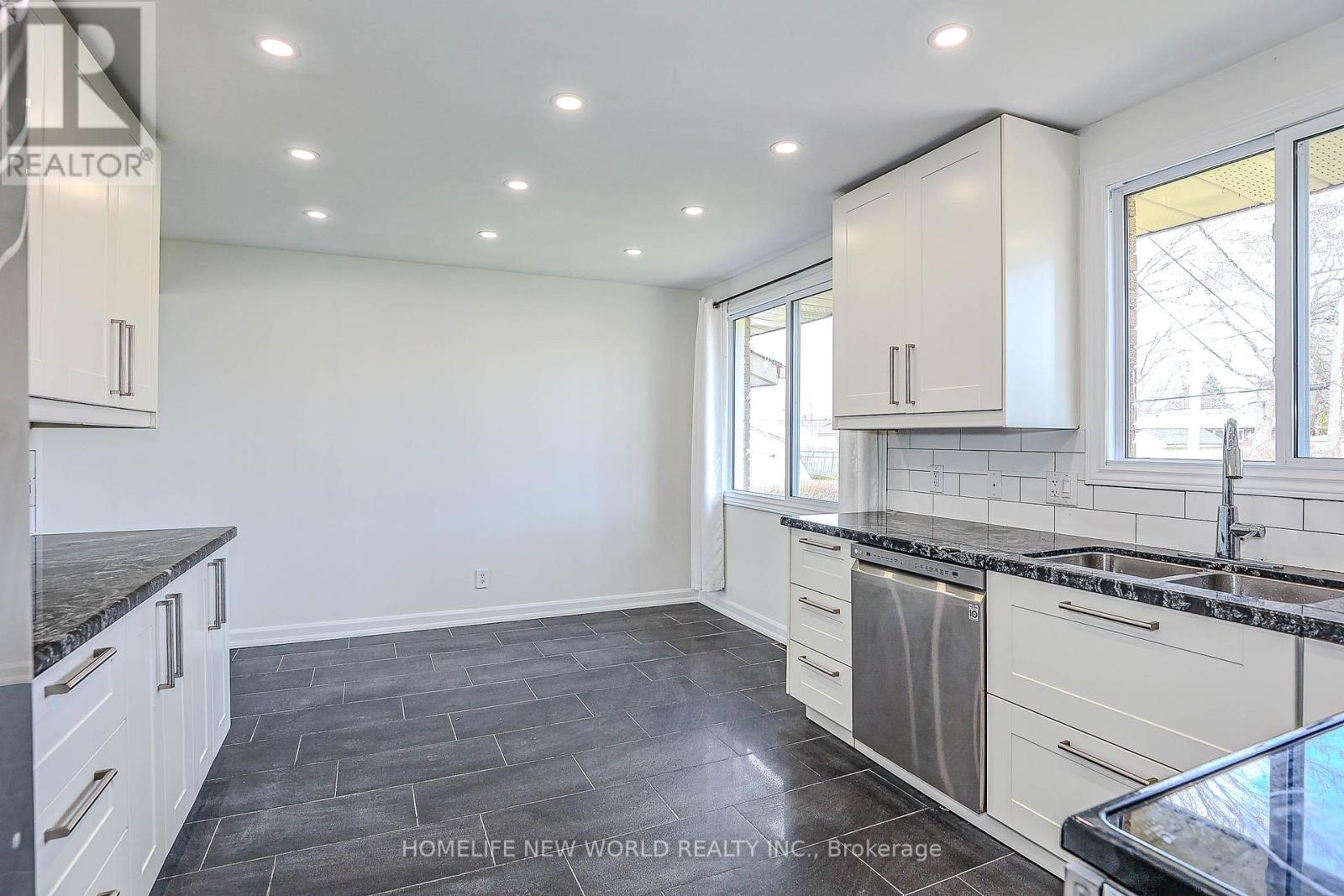 8816 Roosevelt Street, Niagara Falls, Ontario  L2G 7A2 - Photo 8 - X12101894