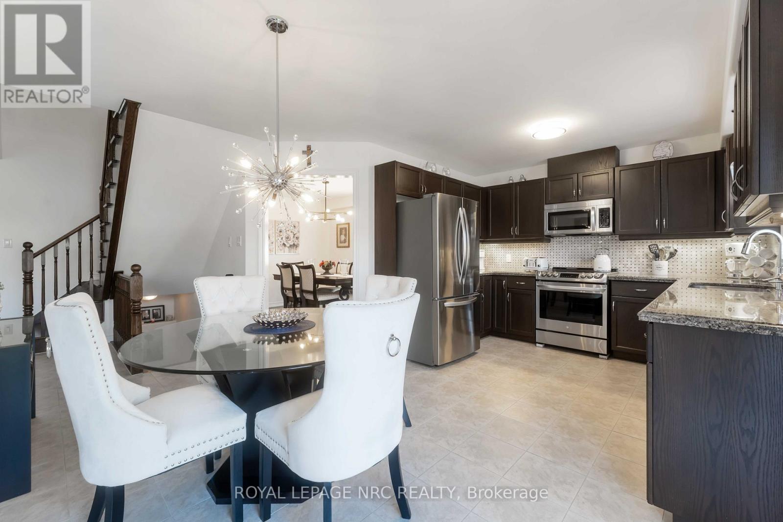 4413 Dennis Avenue, Lincoln, Ontario  L0R 1B3 - Photo 5 - X12101929