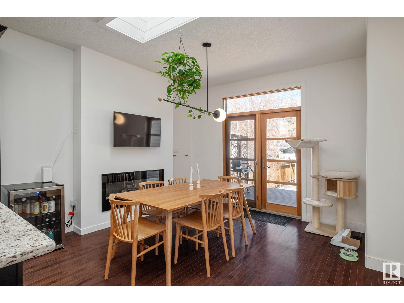Property at 10934 77 AV NW image 1