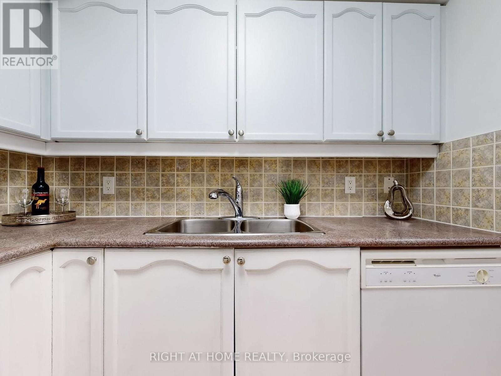 1509 - 880 Grandview Way, Toronto, Ontario  M2N 7B2 - Photo 19 - C12011940