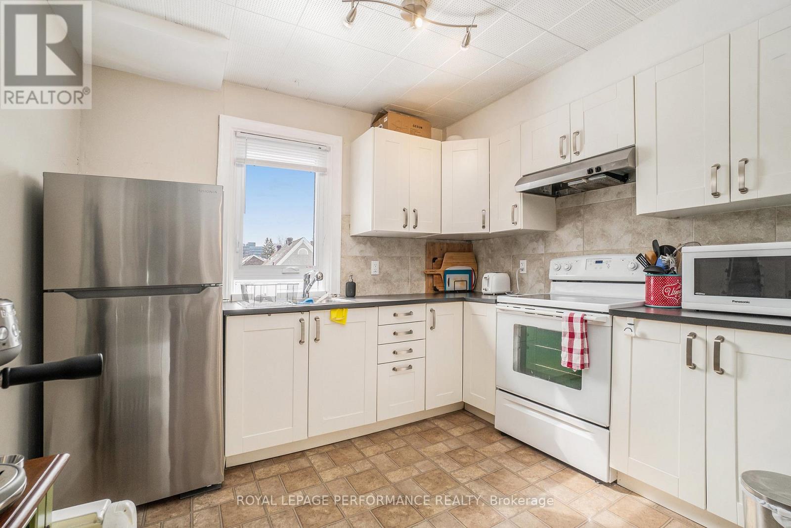 Property at 229 CARILLON STREET image 3
