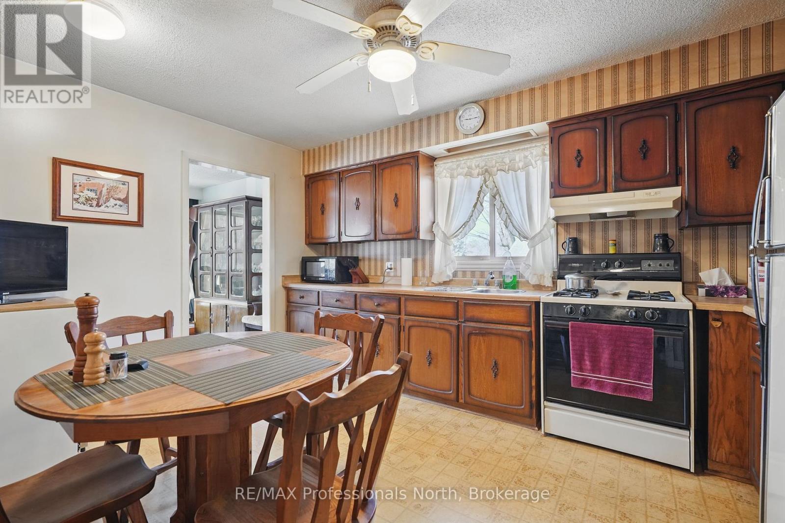 350 Hughson Street, Gravenhurst, Ontario  P1P 1G8 - Photo 16 - X12102022
