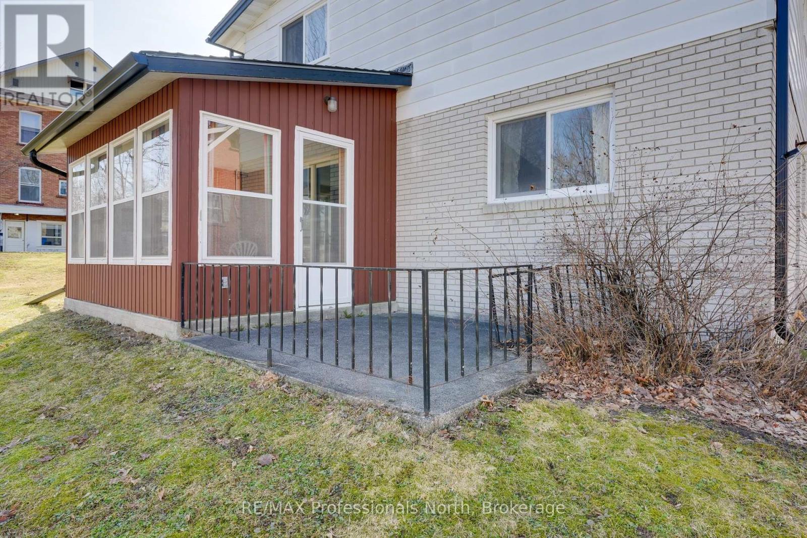 350 Hughson Street, Gravenhurst, Ontario  P1P 1G8 - Photo 7 - X12102022
