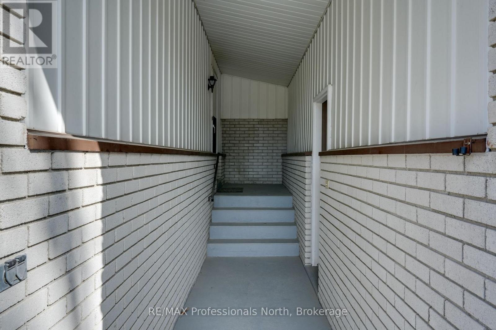 350 Hughson Street, Gravenhurst, Ontario  P1P 1G8 - Photo 9 - X12102022