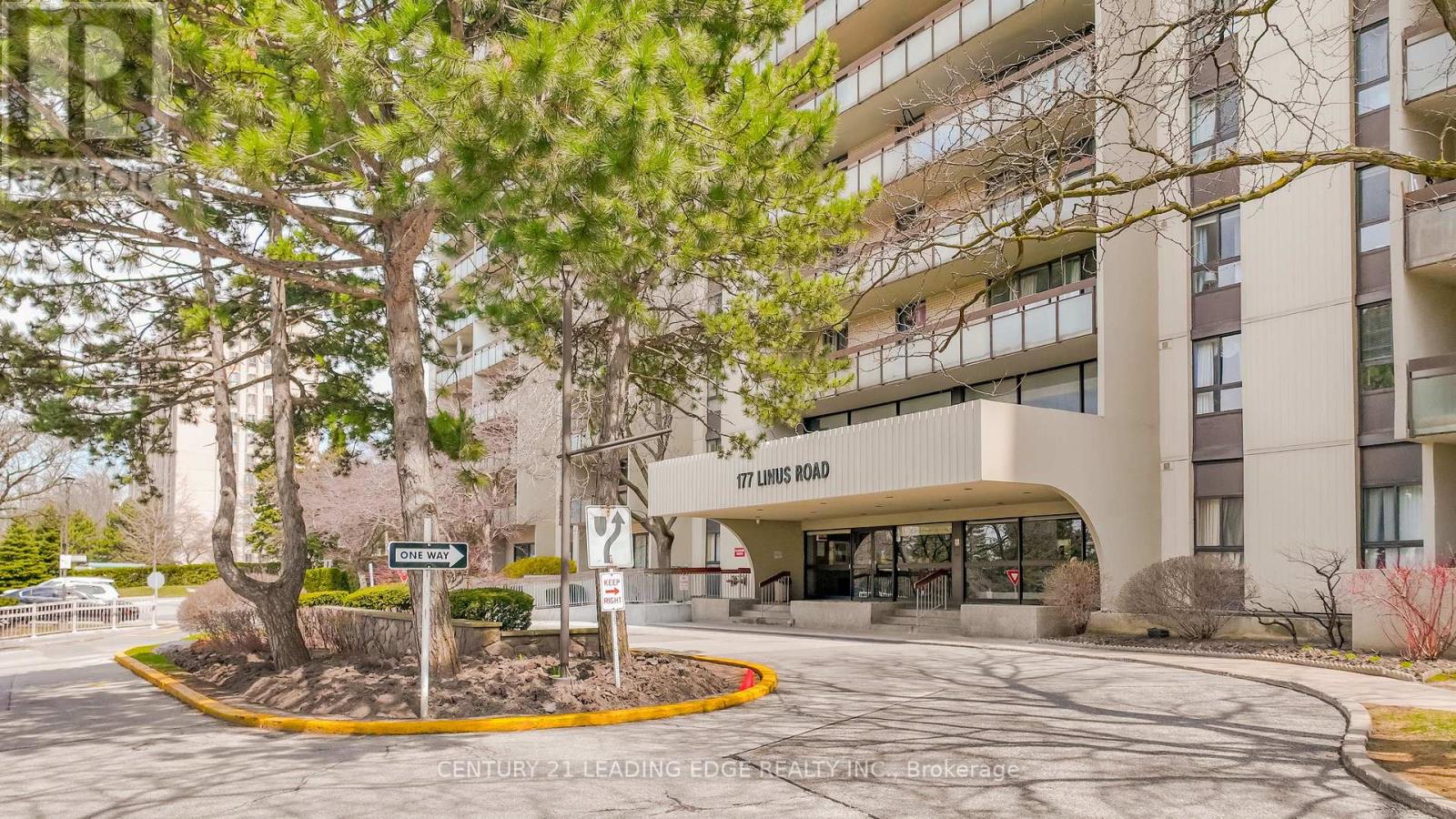 1406 - 177 Linus Road, Toronto, Ontario  M2J 4S5 - Photo 2 - C12101785