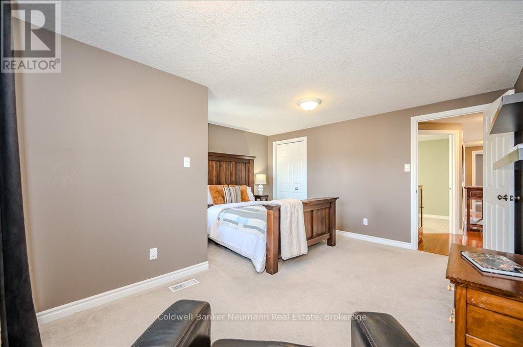 194 Milne Place, Guelph/eramosa, Ontario  N0B 2K0 - Photo 42 - X12050446
