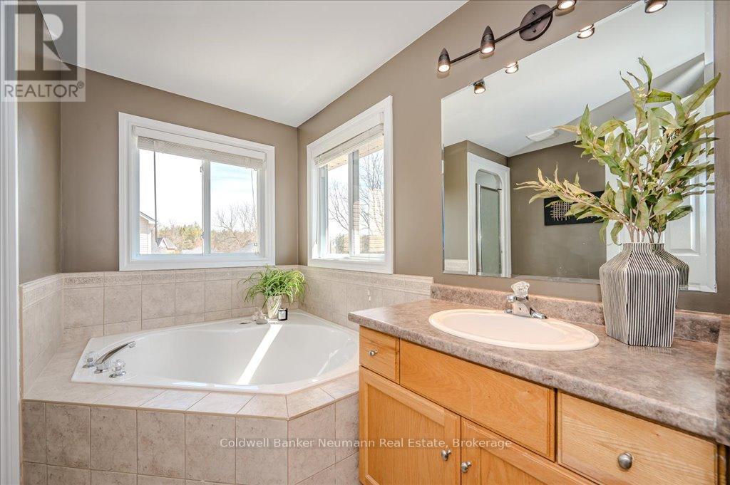 194 Milne Place, Guelph/eramosa, Ontario  N0B 2K0 - Photo 50 - X12050446