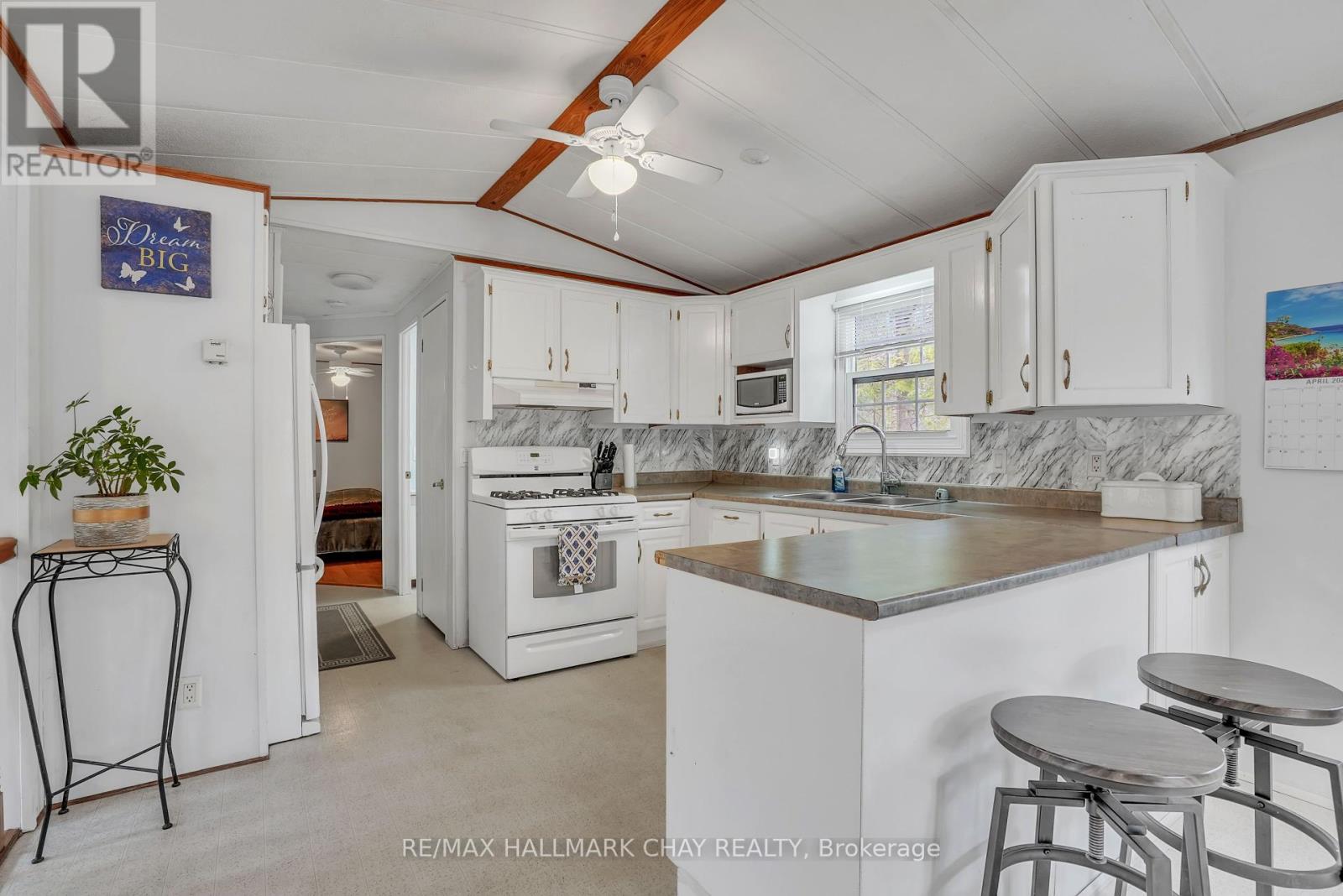 9 Princess Diana Drive, Springwater, Ontario  L0L 1P0 - Photo 10 - S12100373