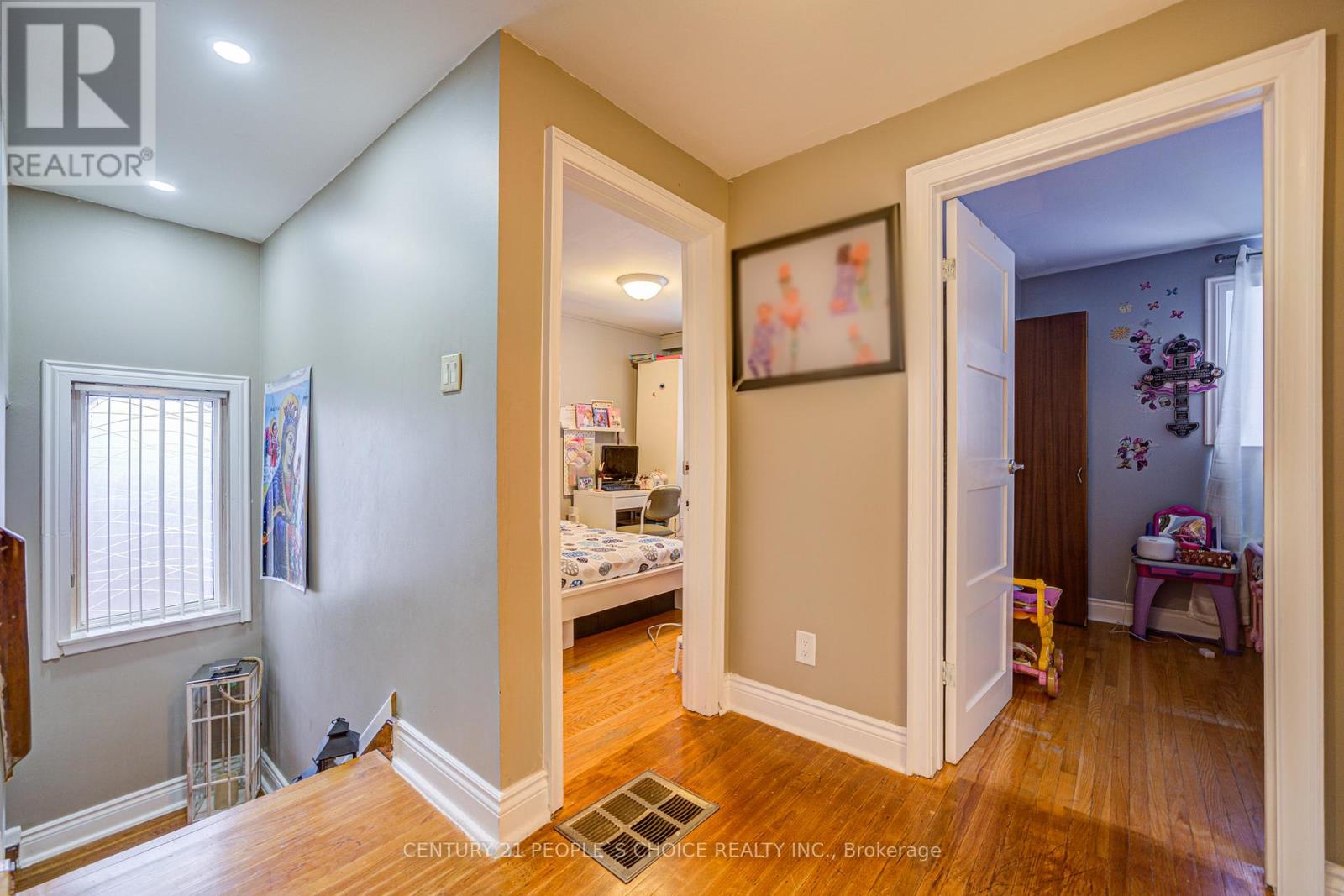 10 Lakeland Drive, Toronto, Ontario  M9V 1M9 - Photo 18 - W12102021