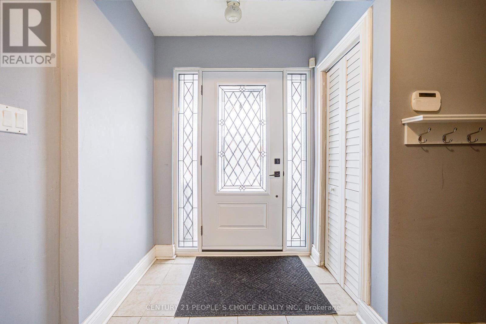10 Lakeland Drive, Toronto, Ontario  M9V 1M9 - Photo 6 - W12102021
