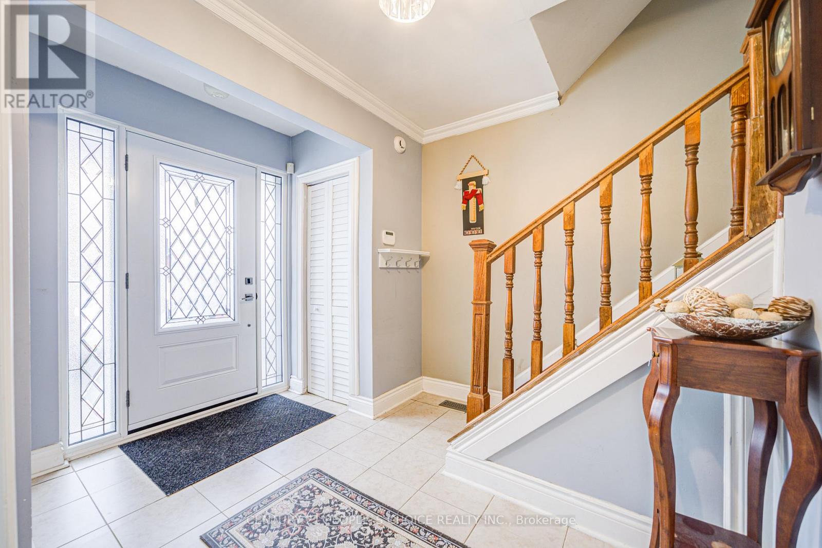 10 Lakeland Drive, Toronto, Ontario  M9V 1M9 - Photo 7 - W12102021