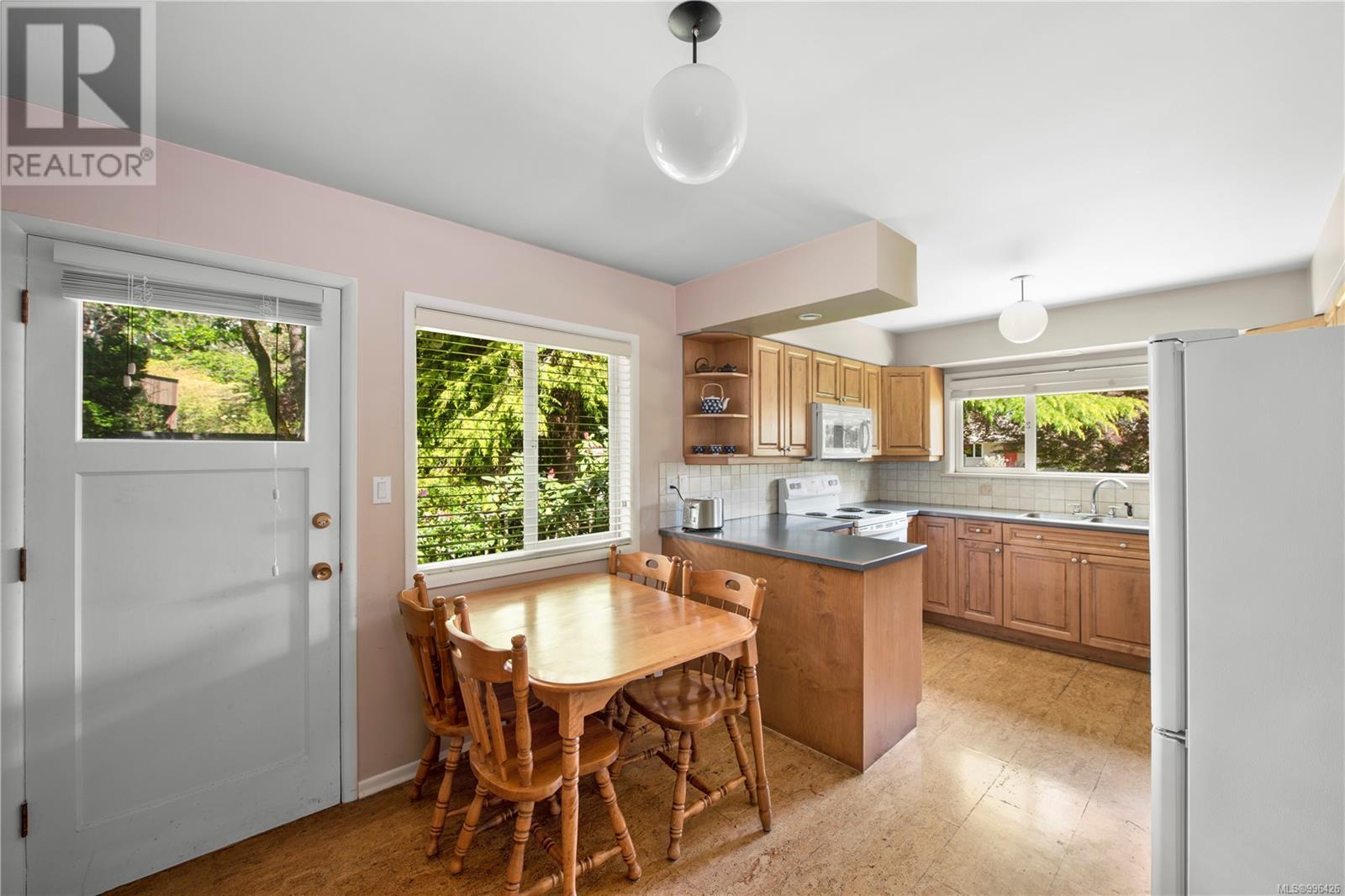 Property at 2175 Kendal Ave image 4