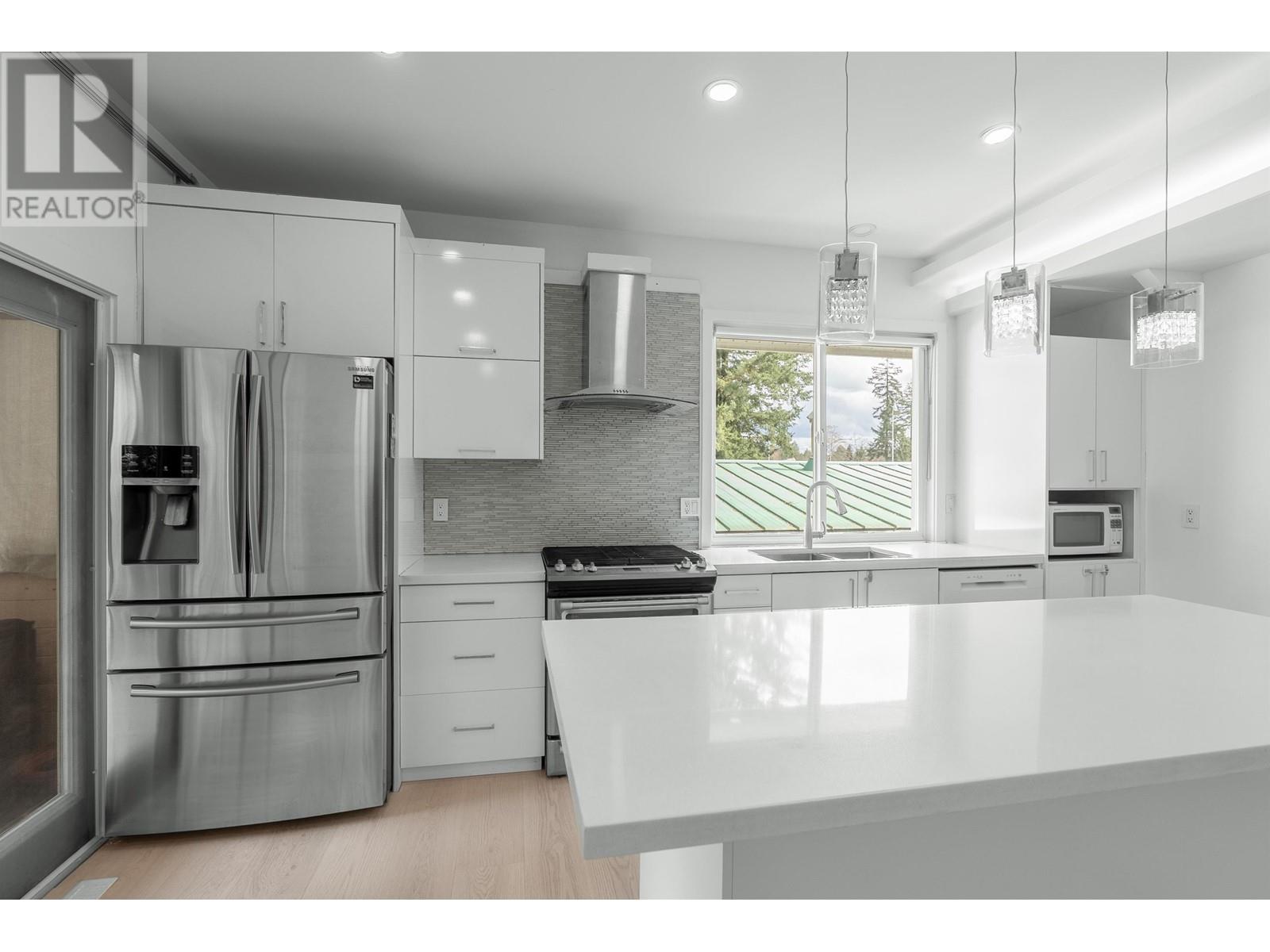 552 W 25th Street, North Vancouver, British Columbia  V7N 2G3 - Photo 14 - R2983450