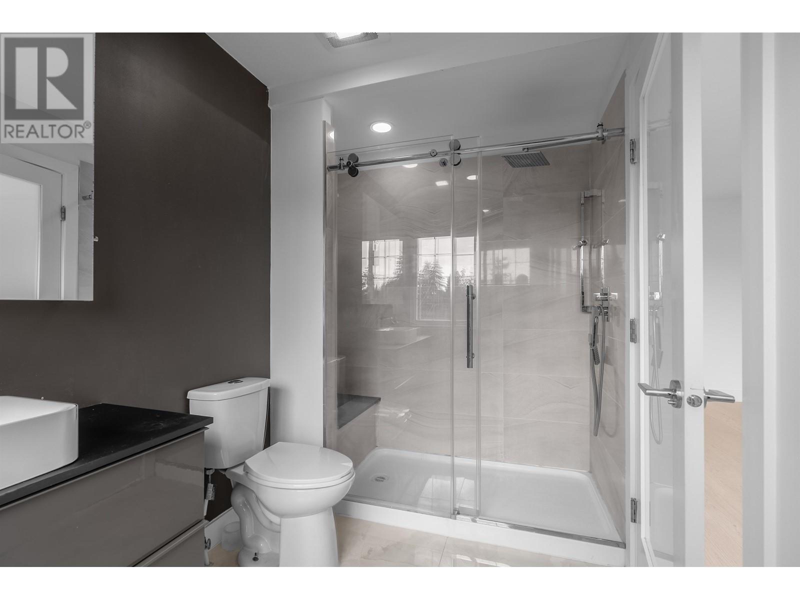 552 W 25th Street, North Vancouver, British Columbia  V7N 2G3 - Photo 26 - R2983450