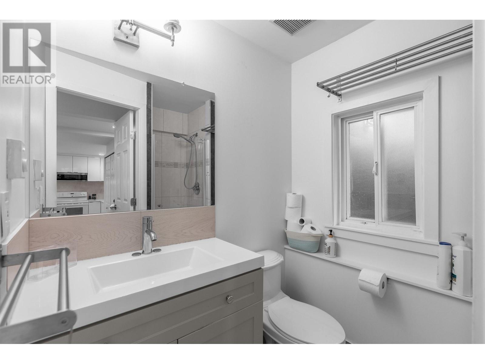 552 W 25th Street, North Vancouver, British Columbia  V7N 2G3 - Photo 36 - R2983450