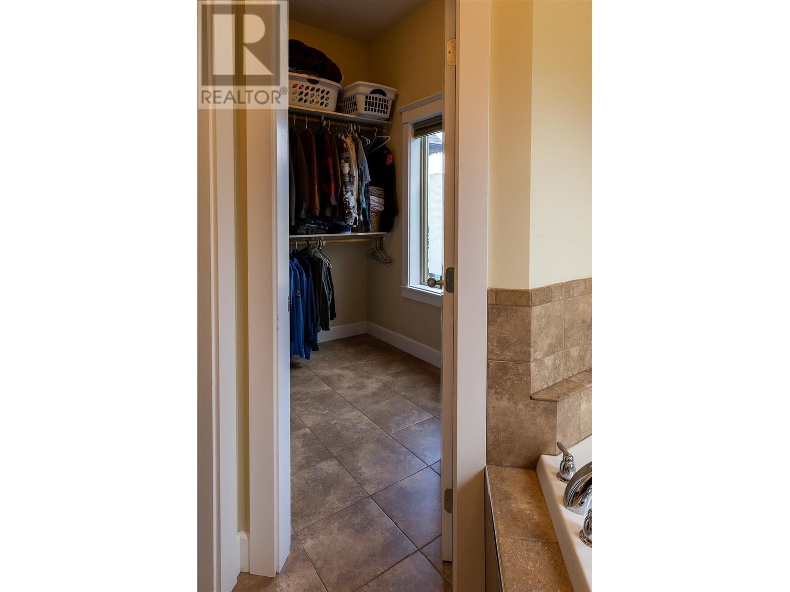 Property at 2163 Crestview Crescent image 5