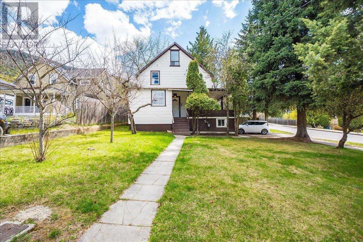 404 Houston Street, Nelson, British Columbia  V1L 5H5 - Photo 3 - 10344767