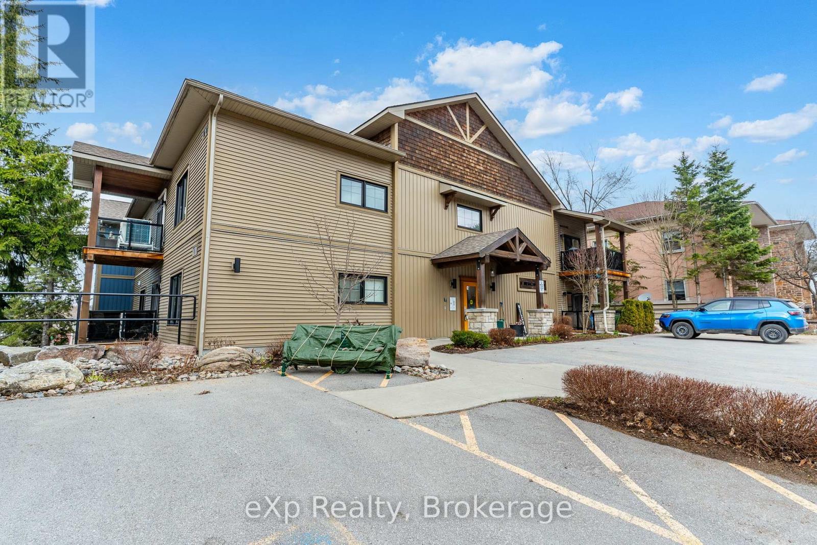 203 - 9 Newcastle Street, Minden Hills, Ontario  K0M 2K0 - Photo 2 - X12102275