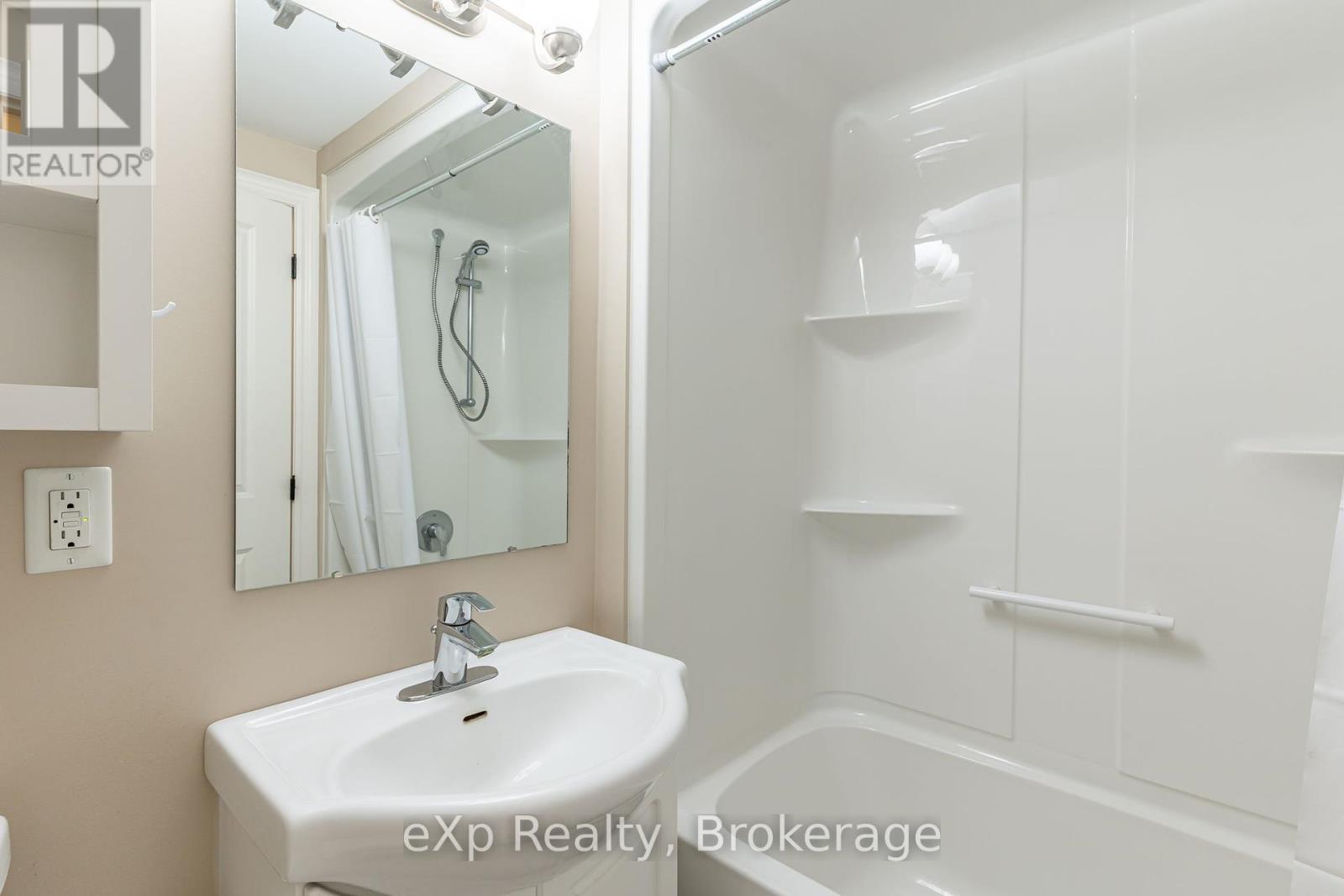 203 - 9 Newcastle Street, Minden Hills, Ontario  K0M 2K0 - Photo 29 - X12102275