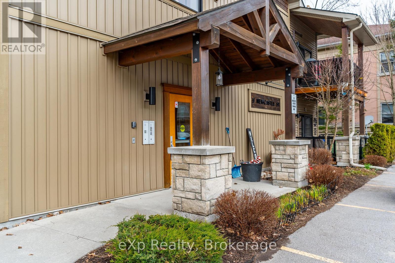 203 - 9 Newcastle Street, Minden Hills, Ontario  K0M 2K0 - Photo 4 - X12102275
