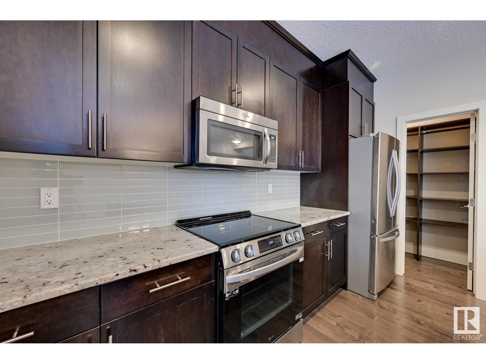 7506 May Cm Nw, Edmonton, Alberta  T6R 0G9 - Photo 12 - E4425925