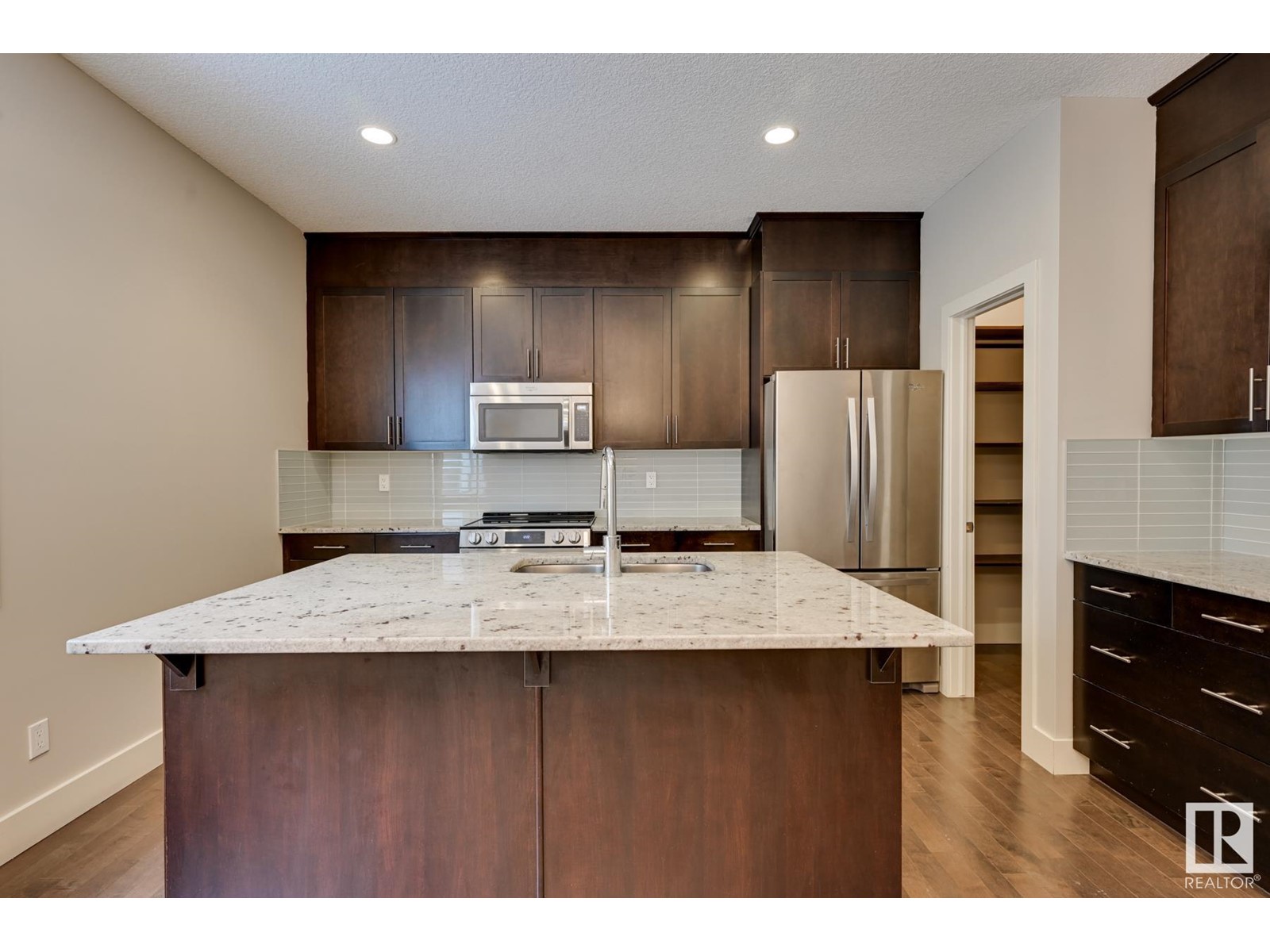 7506 May Cm Nw, Edmonton, Alberta  T6R 0G9 - Photo 10 - E4425925