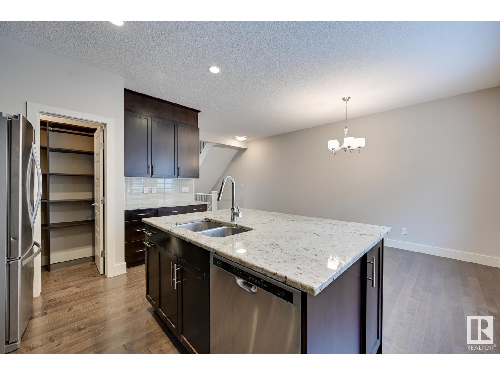 7506 May Cm Nw, Edmonton, Alberta  T6R 0G9 - Photo 13 - E4425925